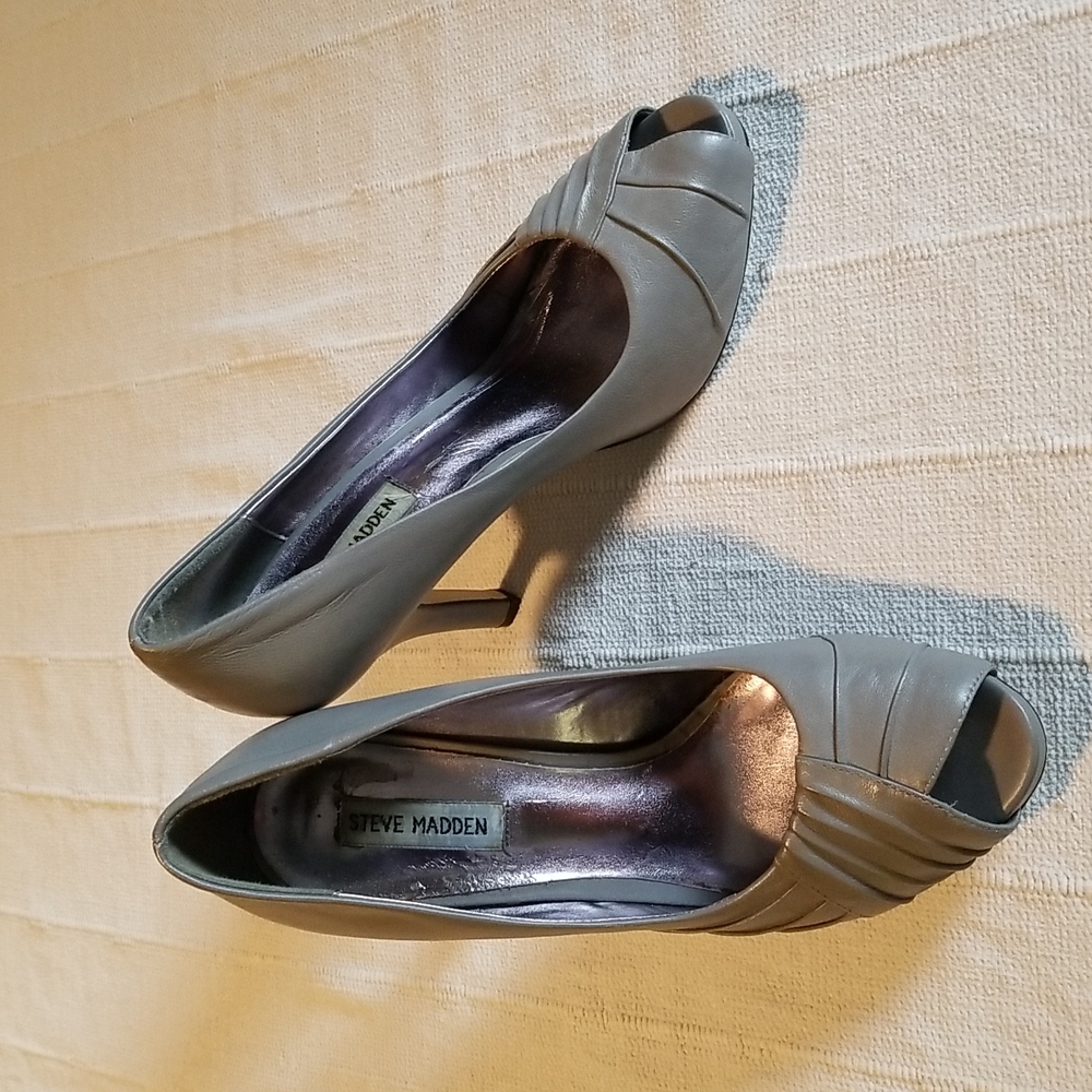 Steve Madden gray peep toe heels